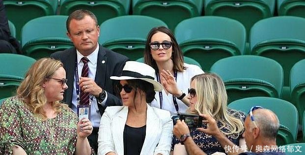 足球比赛中 足球比赛中